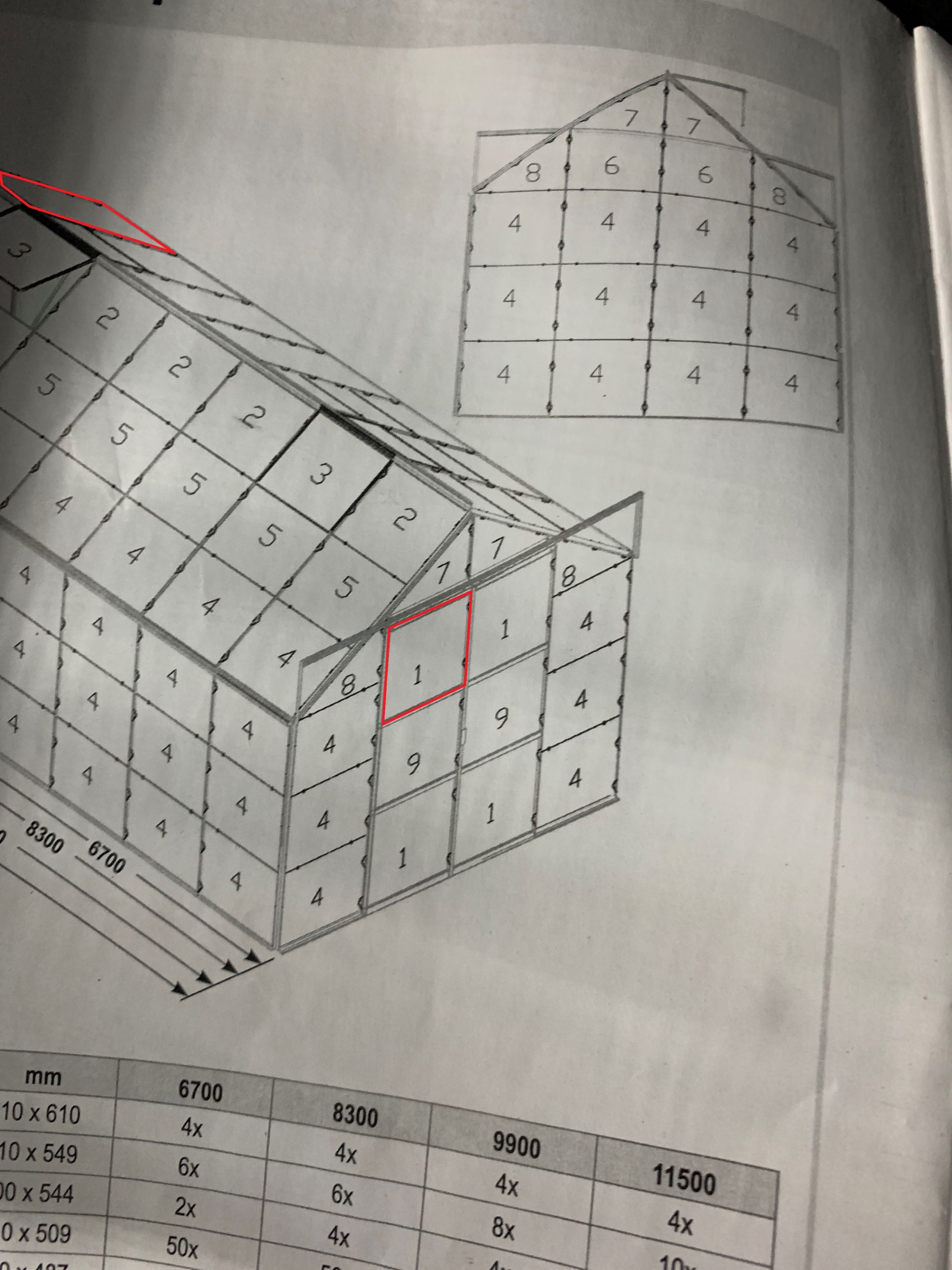 Rot eingerahmt die Hohlkammerplatten, die sich "verabschiedet" haben
