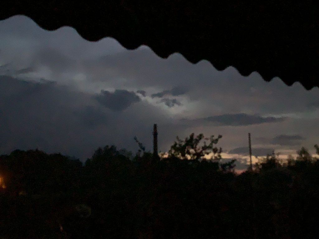 Natürlich gab es auch etwas Regen und an einem Gewitterabend blickte das Auge Gottes auf uns herab. Oder war es Petrus? Man weiß es nicht.