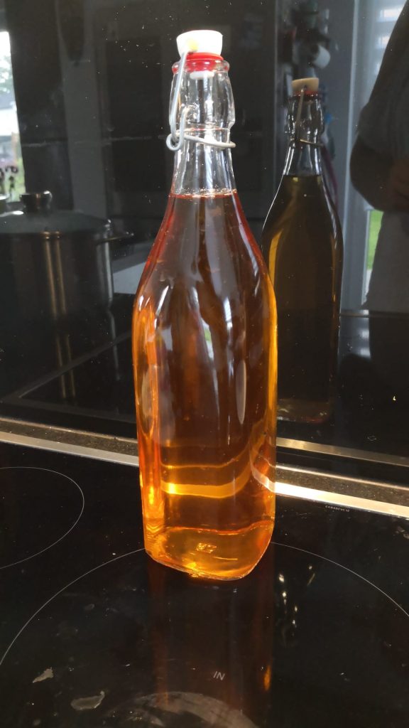 Frisch hergestellter Apfelsaft