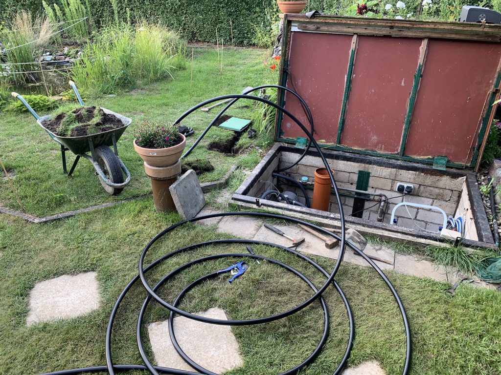 Was früher aus Blei bestand, besteht heute aus Kunststoff - neue Leitungen für den Garten