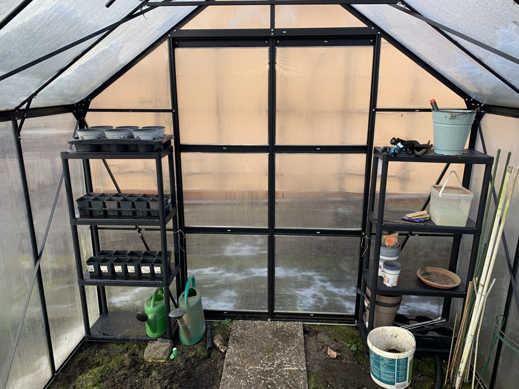 Dank der Regale steht uns nun viel mehr Fläche zur Verfügung als im Jahr zuvor