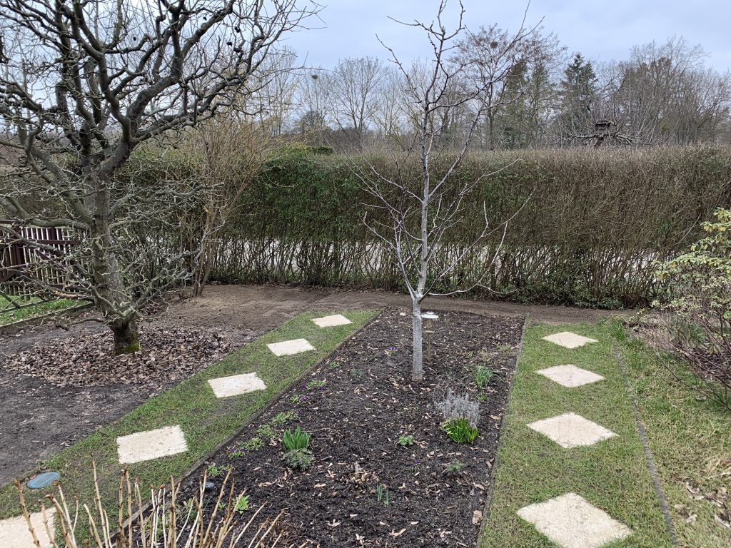 An der Stelle, wo seit Mitte vergangenen Jahres ein Sandberg war, herrscht nun gähnende Leere