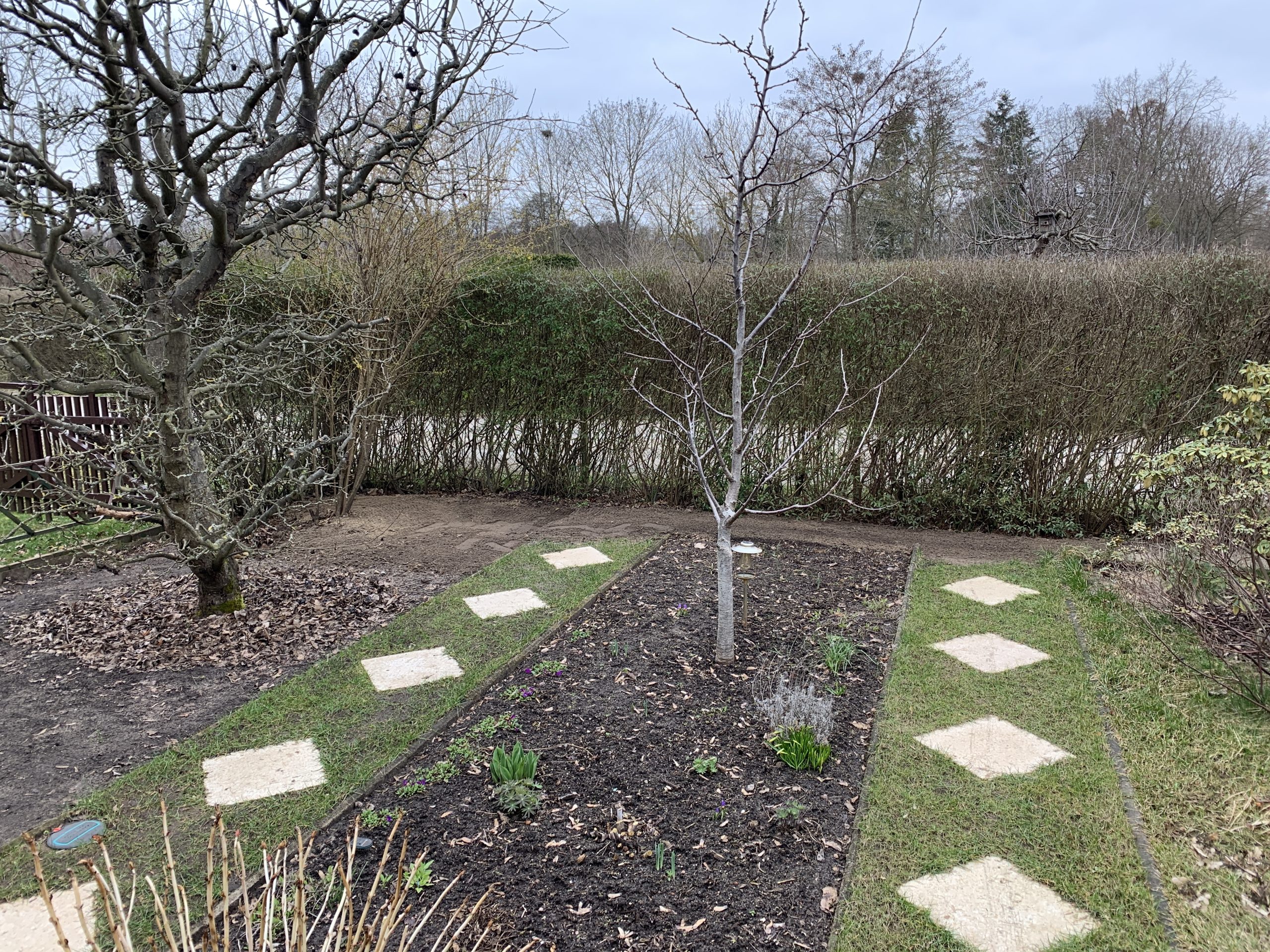 An der Stelle, wo seit Mitte vergangenen Jahres ein Sandberg war, herrscht nun gähnende Leere