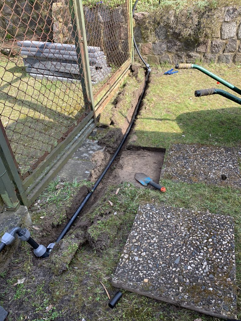 Und täglich grüßt das Murmeltier - an exakt selber Stelle war schon einmal ein Schlauch vergraben