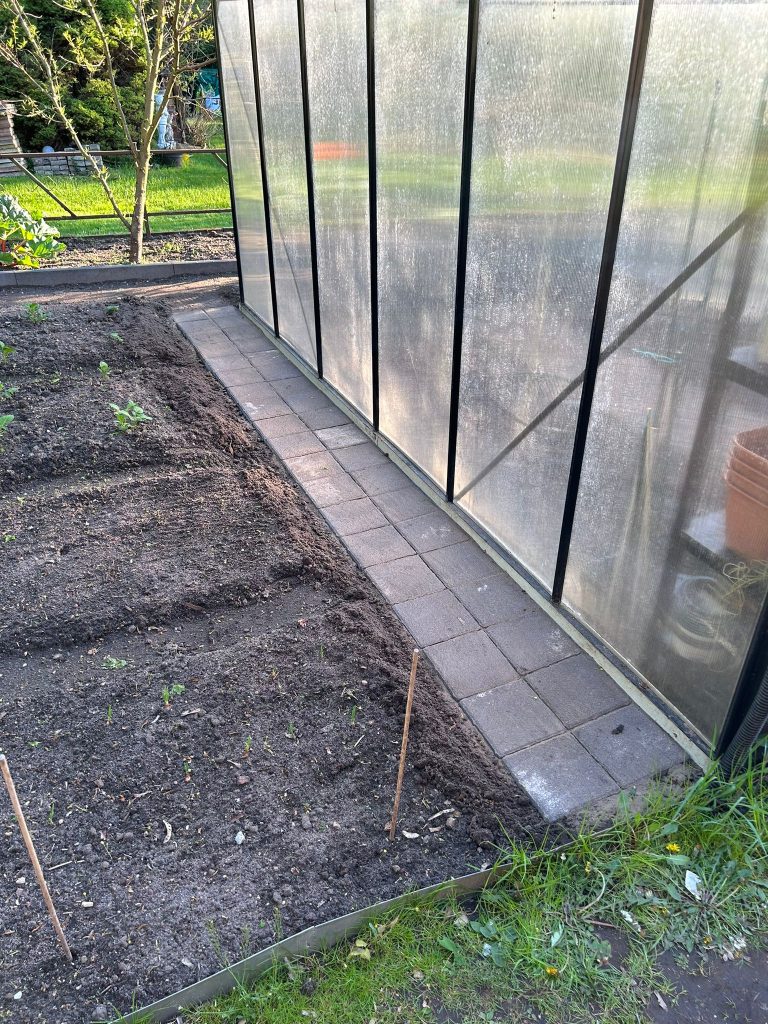 Fertig gestellter Randweg (Ost)