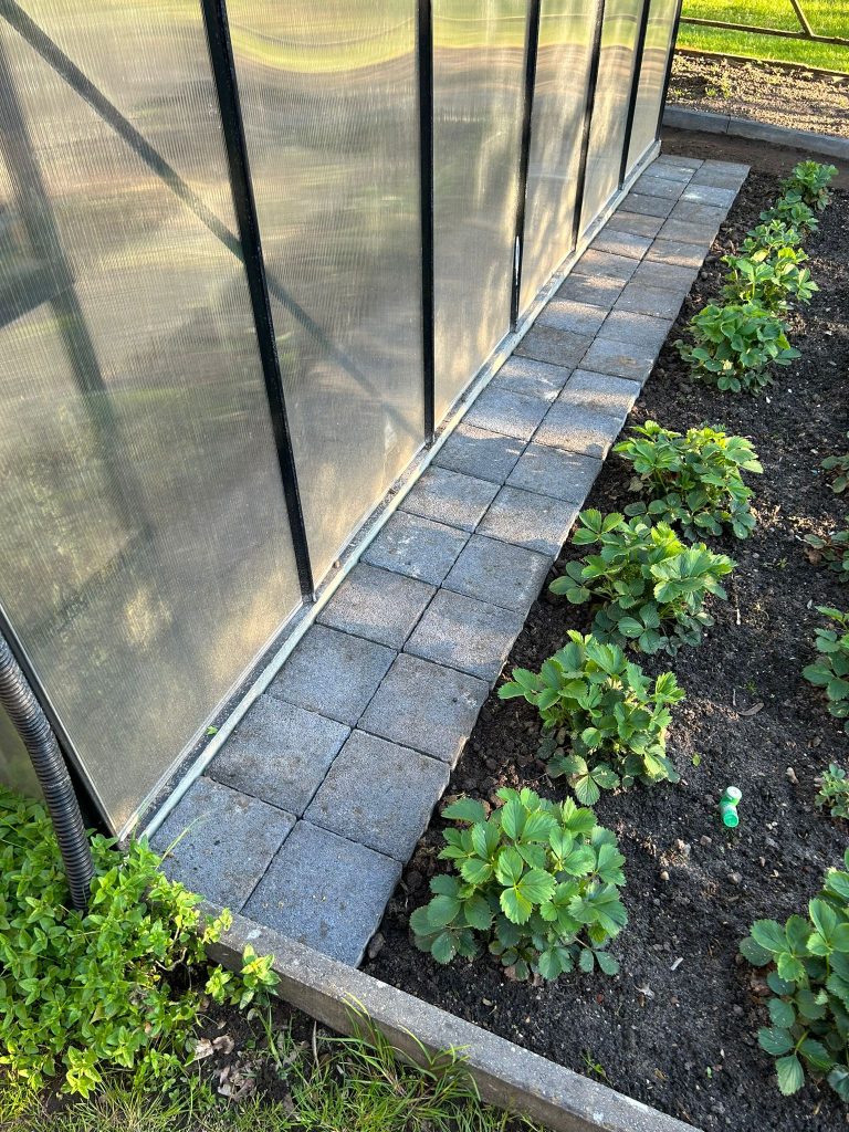 Fertig gestellter Randweg (West)