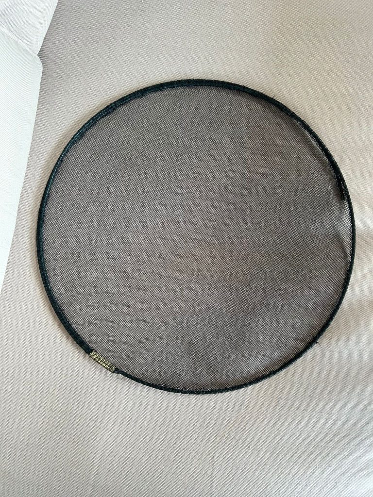 Passgenauer Insektenschutz ist fertig für den „Einbau“