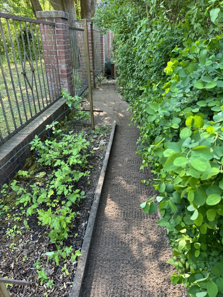 "Friedhofsweg" nach der Beackerung