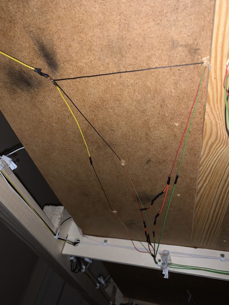 Weichen-Verkabelung unterhalb des Schattenbahnhofs