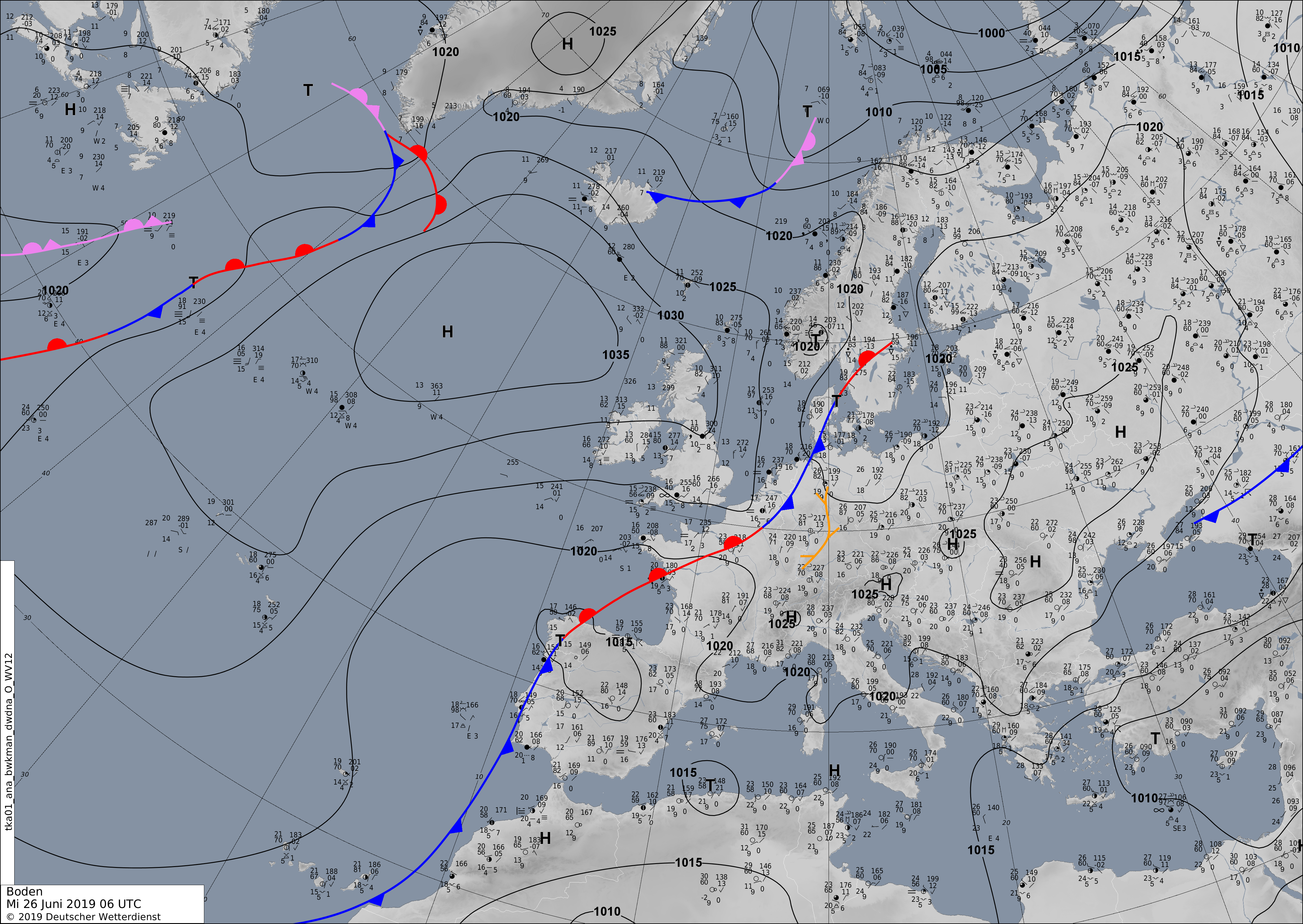Hochdruckkomplex über Mittel- und Osteuropa mit Tiefdruckgebieten über Spanien/Portugal und Nordafrika