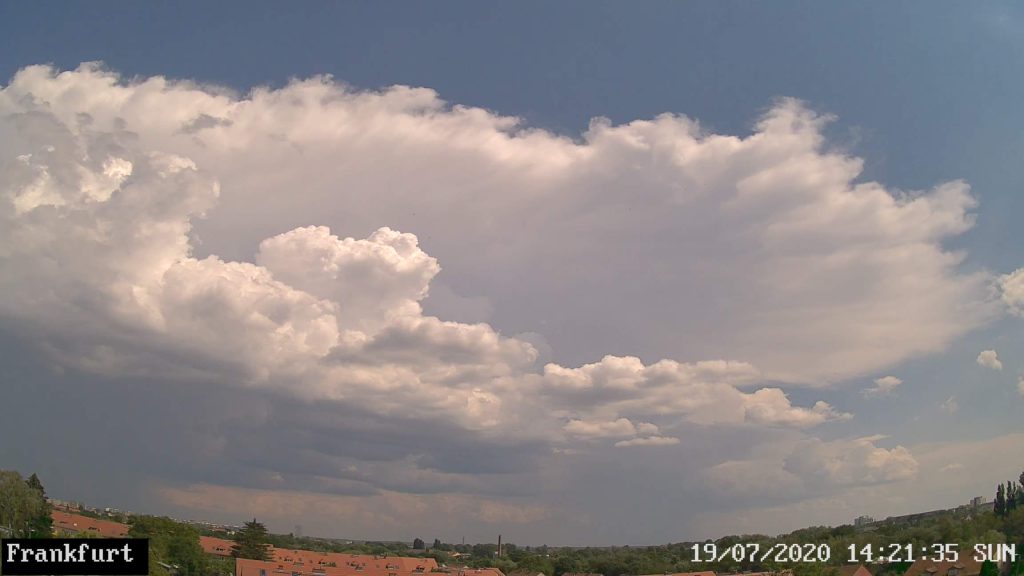 Gewitterzelle mit Eisschirm über Polen
Aufgenommen von der Wettercam unserer Partnerseite oderwetter.de